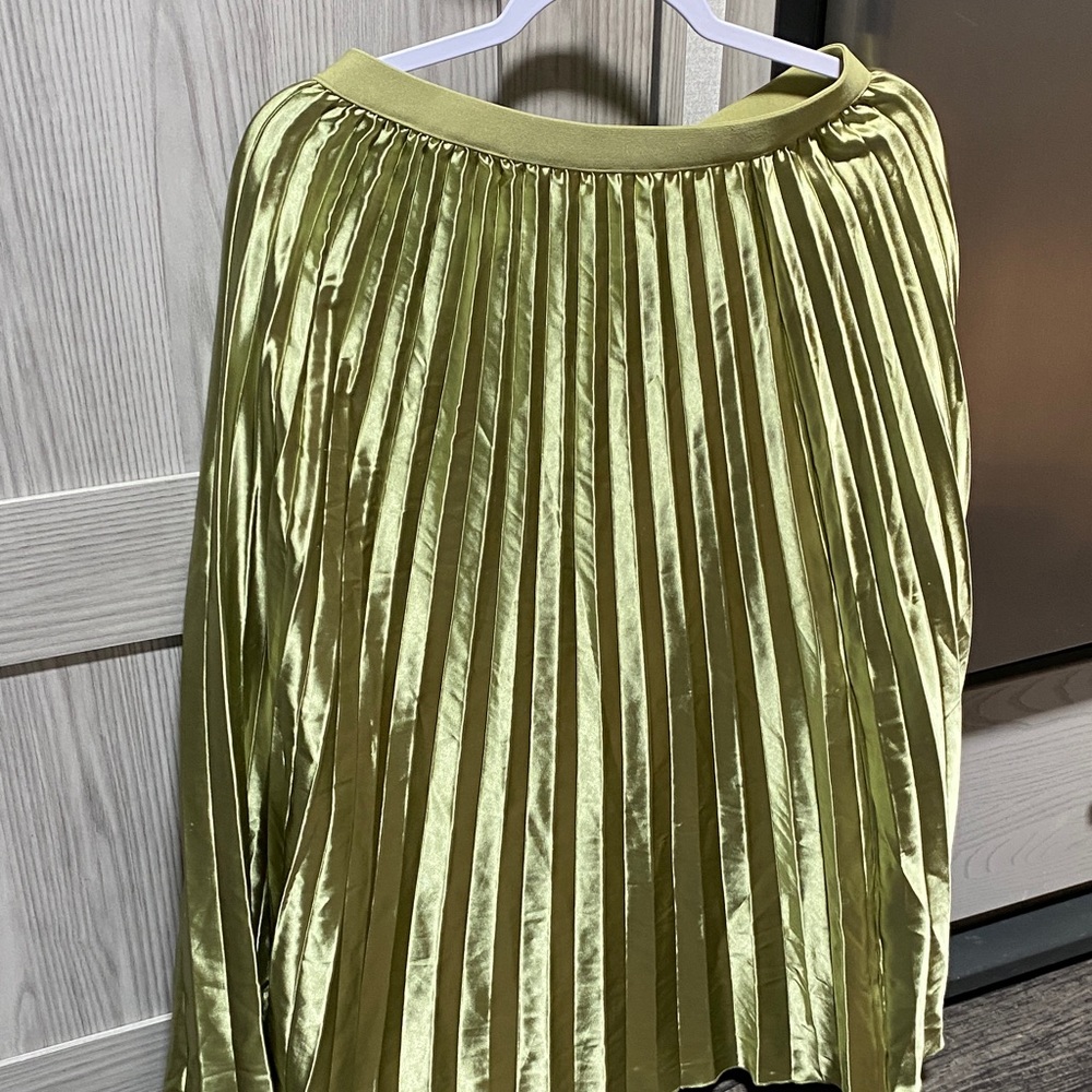 Elegant Olive Green Pleated Skirt